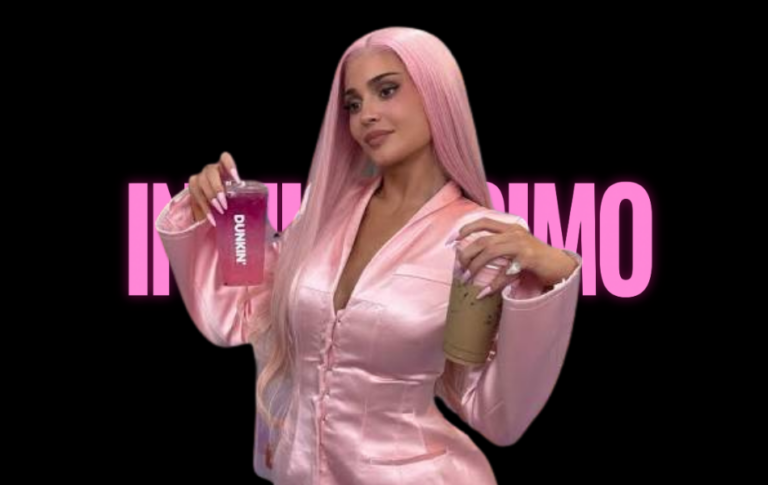 Kylie Jenner a Porto Cervo su uno yacht da 50 milioni